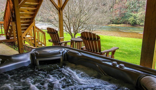 4th of July Still Avail! - 4BR/2BA Riverfront w/Hot Tub, Near Zaloo's!