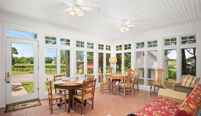 5 BR - country estate - lots of privacy - near Nashville, Clarksville