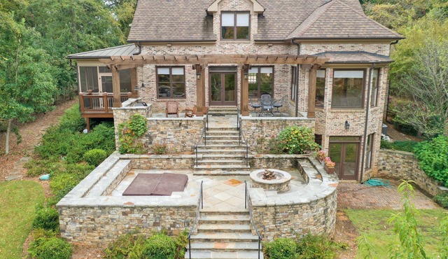 5 King Beds!1 Queen,1 Full, 4 Twins, 5.5 Baths. Quiet Cove. Canoe,Kayaks,Bikes! in Eatonton