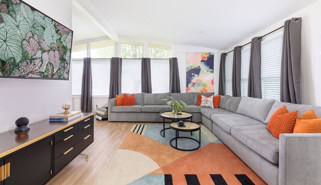 5 Min to Grand Ole Opry · 3BR Sleeps 10 · Family