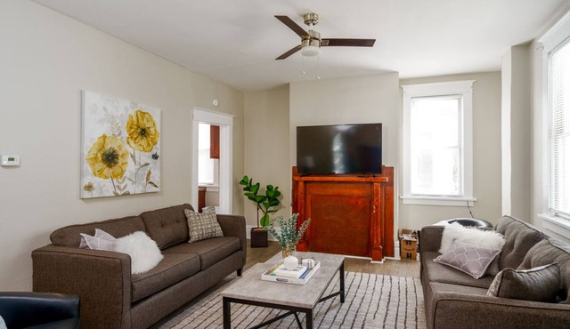 *5 Min to WVU*Smart TV*Full Kitchen*W/D