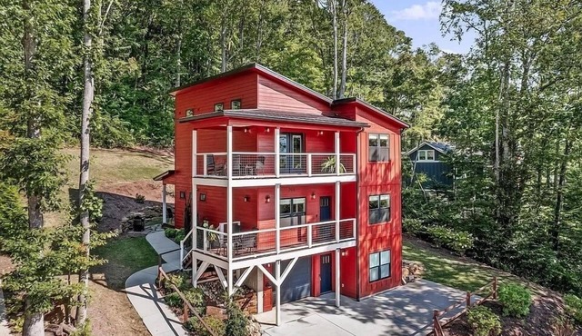 5BR Asheville-Area Cabin · Hot Tub · Game Room