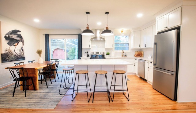 5BR Franklin Retreat w/Private Studio & Big Yard