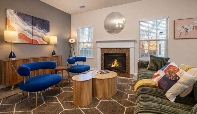 5BR Retreat Near Outlets+CLT Airport Sunroom+Fireplace King+Bunk Beds
