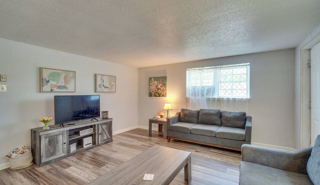 6 Mi to Dtwn: Family-Friendly Knoxville Apartment