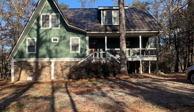 6BR/4.5BA lakefront house with private dock - sleeps 14+