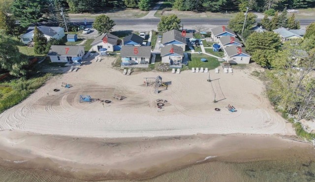 9 cottages on the beach of Lake Huron! in Oscoda
