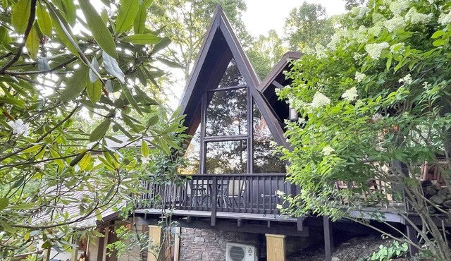 A-Frame Log Cabin - Near Grandfather Mountain- Vacation Home