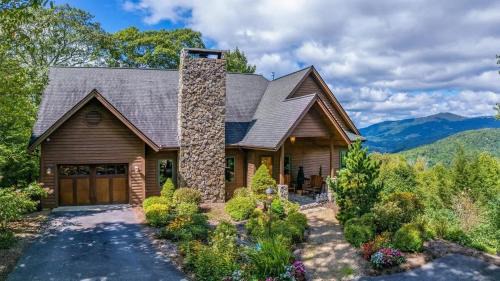 A Tree Top Mountain Home