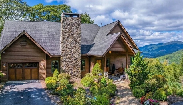 A Tree Top Mountain Home - Views, Game Room, Pet Friendly
