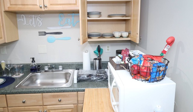 Adorable 1 Bedroom Home with Pool/Tennis