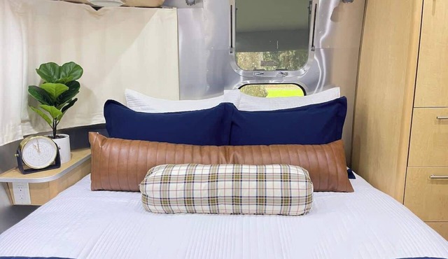 Airstream on Private Acre, Midway to Beach