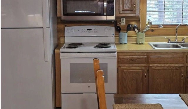 Amazing 3-bedroom cabin with 10 stall barn and turn-out. Horse lovers' dream!