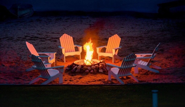 Amazing Large Sandy Beach, Hot tub, Fireplace, Dog Welcome, Kayaks, Paddleboards in Redgranite