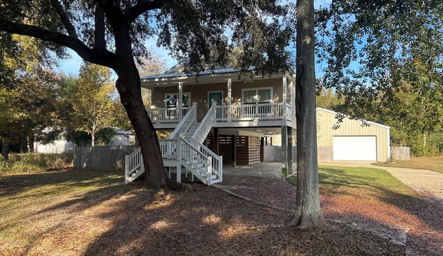 Another Adventure awaits your Arrival. Charming 2 Bed/2 Bath with Hangar! in Diamondhead