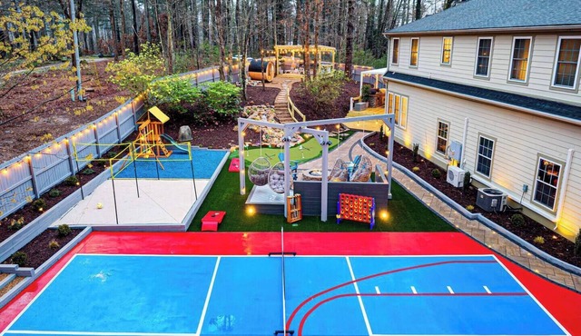 Asheville Mansion: Spa, Games, Sleeps 28