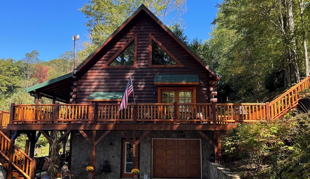 Awesome mountain escape with long range Mountain views with stunning sunsets!