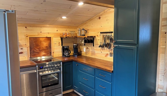 Base Camp - Cozy 2-bed with ORV trail access. Fully fenced-in and dog-friendly in St. Helen