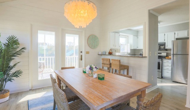 Beach Home with Lagoon Views, Screened Porch, Deck & Community Pool. Only 5 Minute Walk to Beach!