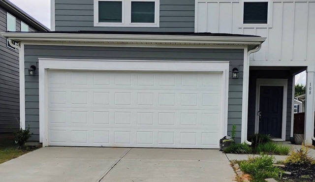 Beautiful 4-bedroom/3 Full bath Move-In Ready Home