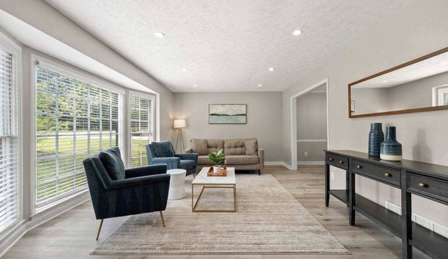 Beautiful Newly-Renovated Home in Indian Hills