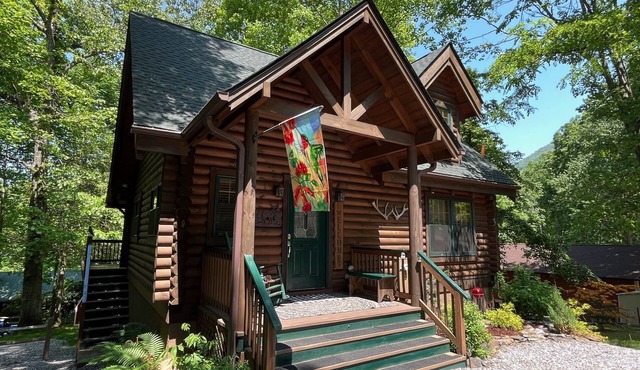 Beautiful Remodeled Log Home Located in the Heart of Maggie with Easy Access!