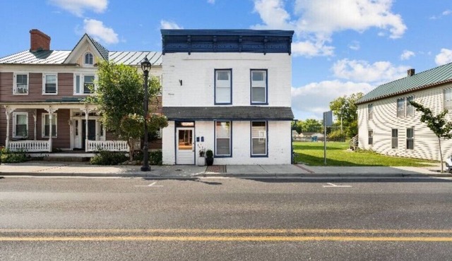Beautifully Renovated Downtown Flat: Japanese Decor in Strasburg