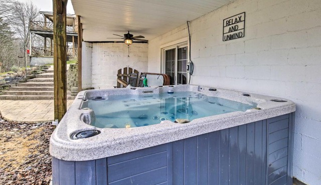 Beckley Studio w/Hot Tub, 4 Mi to WVU Tech!