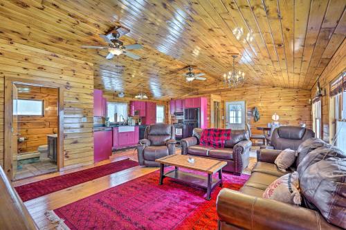 Bemus Point Retreat ~ 3 Mi to Chautauqua Lake in Bemus Point