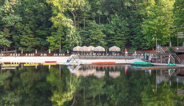 Big Canoe Mountain Cabin Near Golf, Lakes, Beaches, pools & Hiking Trails