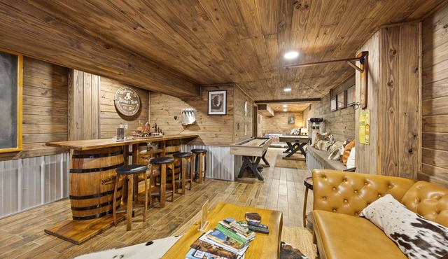 Bigfoots Lodge by the Lake - Dale Hollow Cabin with Sauna, Fire Pit, and Game Room