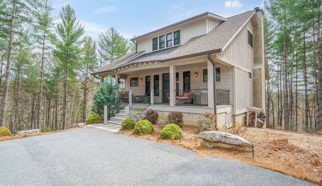 Birdsong | Fire Pit & Easy Access to Lake James!