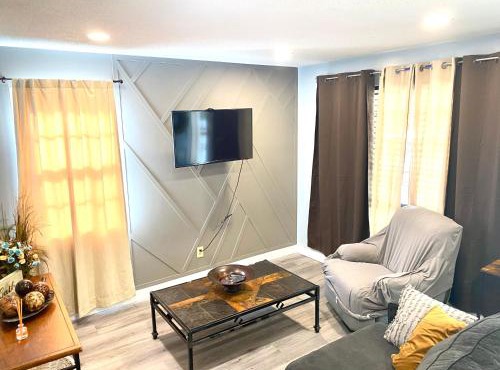 Blue Oval -Project Pyramid-XAi- King bed-2bedrooms 1,5 bath, 4beds, sleeps 5 in Memphis