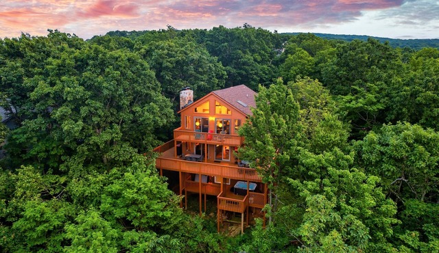 Blue Ridge Cabin · 3 Levels · 3 Scenic Decks · Music Game Room · Hot Tub· Arcade