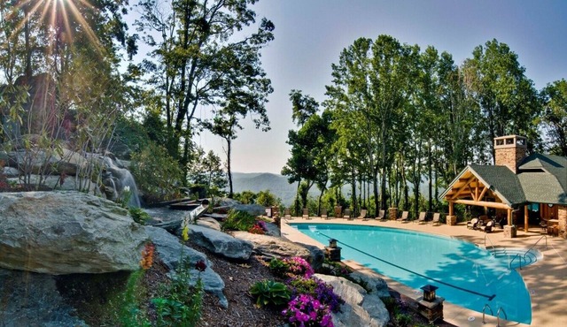 Blue Sky Lodge- Mountain House, Echota Gated Resort, Indoor/Outdoor Pools and Hot Tub, Fitness Ar.