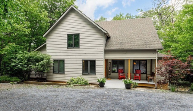 Bluebird Mountain Home: Dog Friendly, No Step Master in Wintergreen Resort