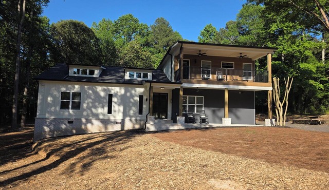Brand-New Luxury 5-Bedroom Home, Large Yard, Perfect for Families & Groups