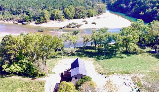 BRAND NEW Luxury and Privacy 4 bedroom 3 bathroom Cabin on Current River in Doniphan