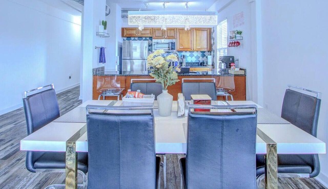 BRAND NEW Modern Spacious Loft in Downtown with free parking in Memphis