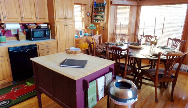Breath Taking View of the Highlands of the Roan with Hot Tub and Pool Table