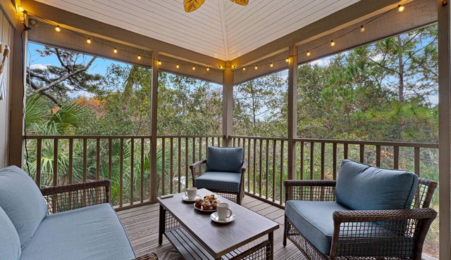Bright, Secluded Family Home w/Bikes, Complex Pool