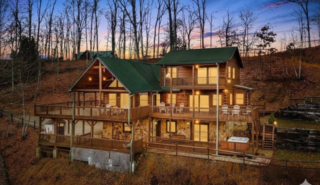 Bryson City Cabin, Views, Hot Tub, Wraparound Deck