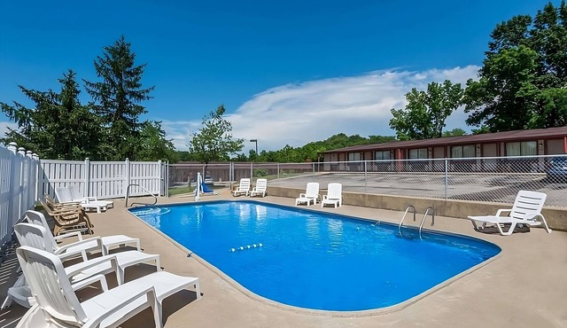 Budget-friendly Accommodation at Knights Inn Ashland! Onsite Pool, Free Parking!