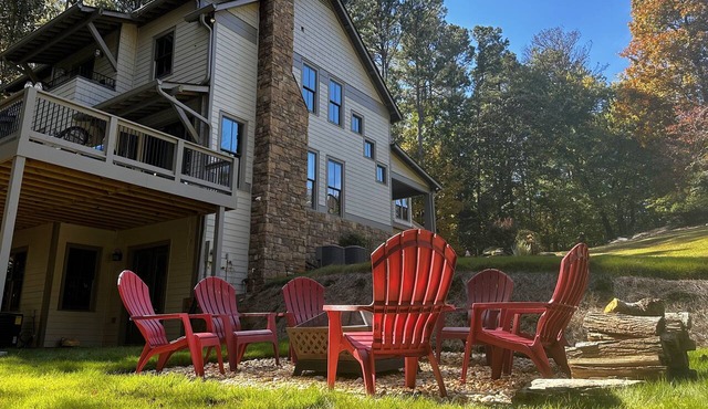 Buford Forest Retreat- Fire Pit - 5 bdrms- Sleeps 13 - Water Park, Venues, Golf!