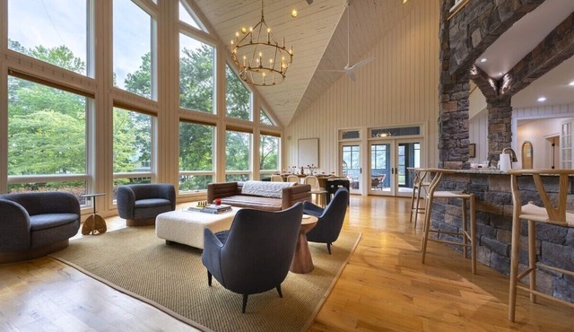 Burton Bliss -Lake Burton, Fantastic Boathouse