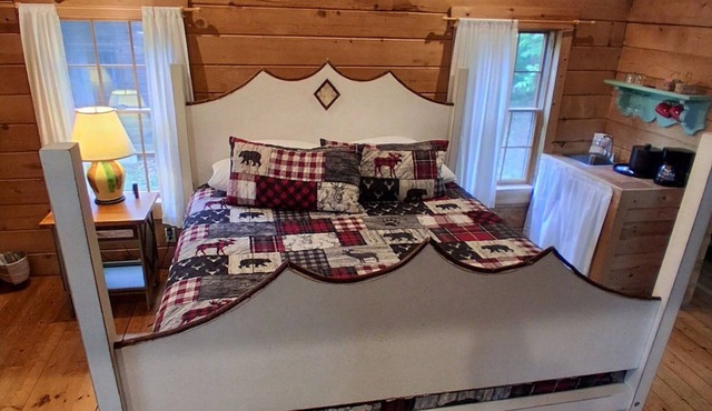 Cabin 7 Frolic - Includes a Homemade Country Breakfast!