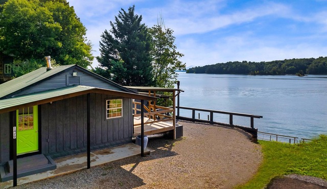 Cabin at Lakeside (1-Bedroom) by RedAwning in Dandridge