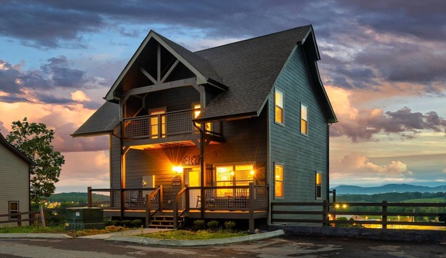 Cabin Goals! Best Location | Pool & Hot Tub Dogs
