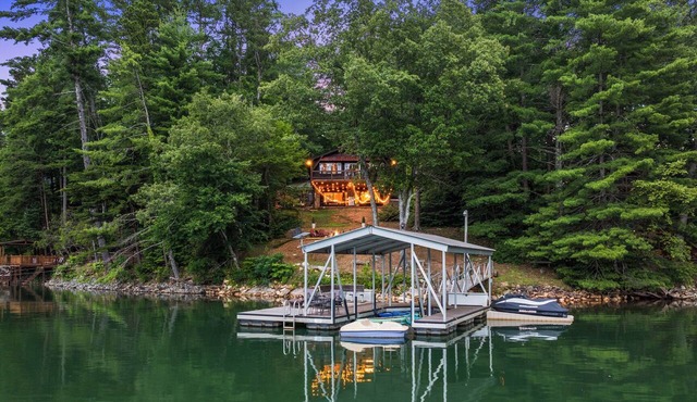 Cabin on the Lake! Private Dock-Hot Tub-Pets