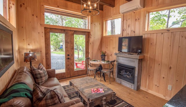 Camp 4 Tiny Homes | #2 Mount Jefferson | 1 Mi. to Downtown West Jefferson in West Jefferson